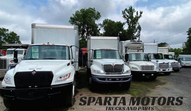 
								2019 HINO 258 26ft box truck w/sleeper w/liftgate full									