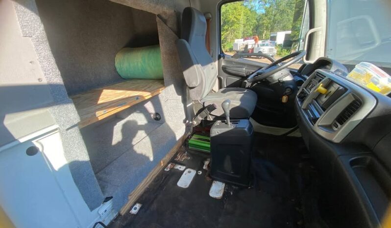 
								2019 HINO 258 26ft box truck w/sleeper w/liftgate full									