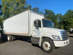 2019 HINO 258 26ft box truck w/sleeper w/liftgate