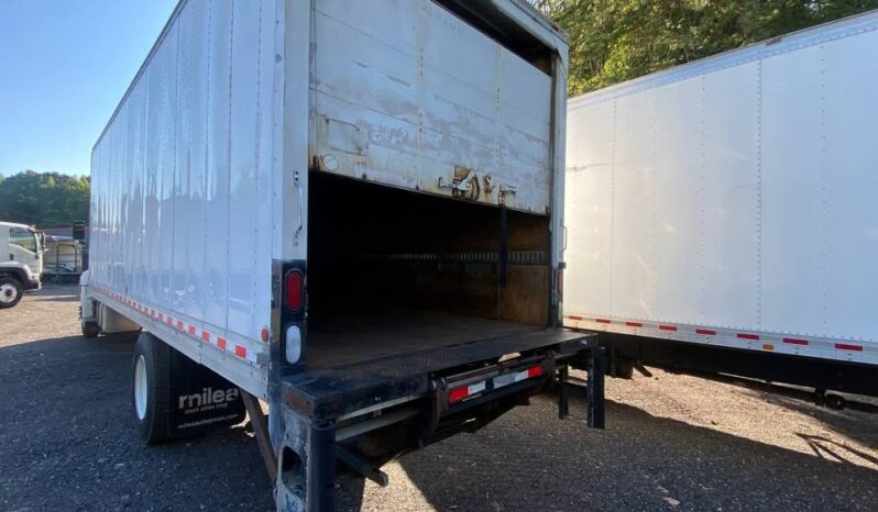 
								2019 HINO 258 26ft box truck w/sleeper w/liftgate full									