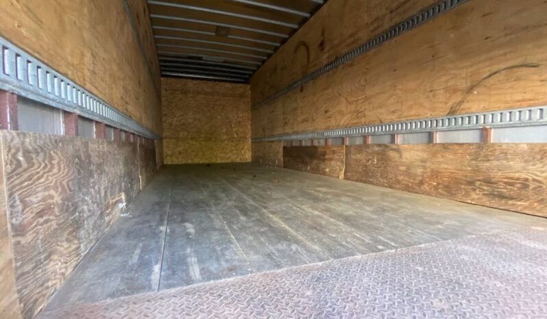 
								2019 HINO 258 26ft box truck w/sleeper w/liftgate full									
