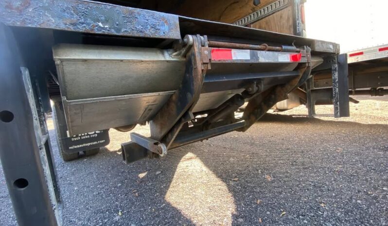 
								2019 HINO 258 26ft box truck w/sleeper w/liftgate full									