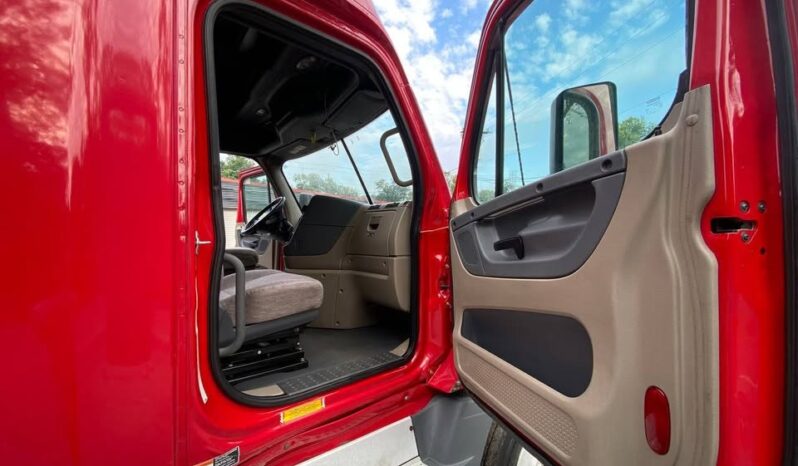 
								2015 Freightliner cascadia semi truck automatic dd15 full									