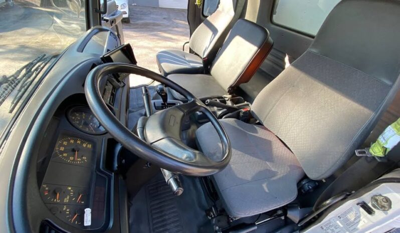 
								2002 Isuzu ftr side door van truck full									