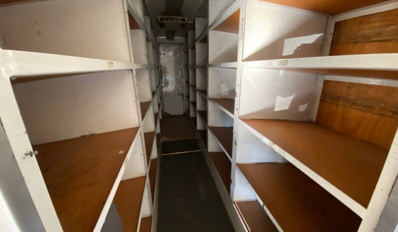 
								2002 Isuzu ftr side door van truck full									