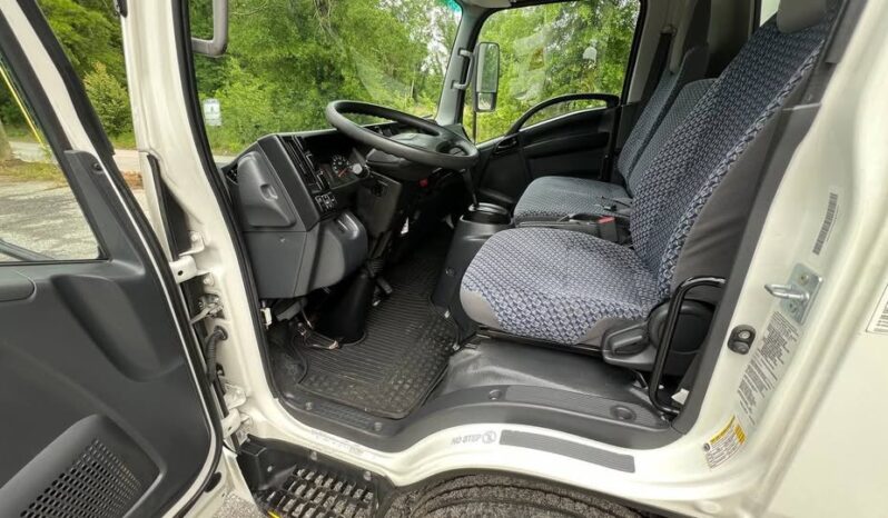 
								2023 Isuzu npr hd 20ft box truck full									