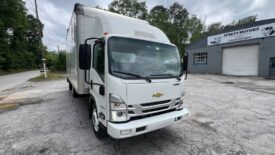 2023 Isuzu npr hd 20ft box truck