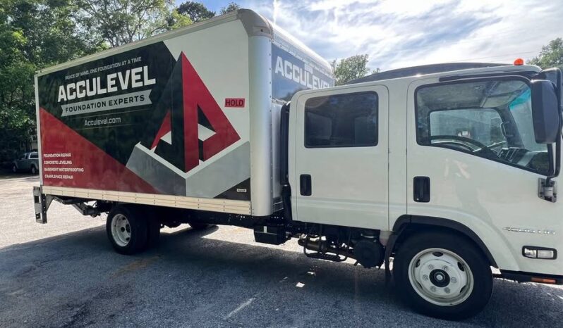 
								2026 Isuzu npr 14ft box truck w/liftgate crew cab full									