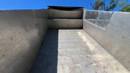 
										2019 Isuzu 14ft landscaper dump truck full									