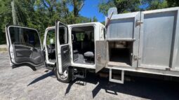 
										2019 Isuzu 14ft landscaper dump truck full									