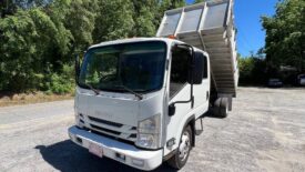 2019 Isuzu 14ft landscaper dump truck
