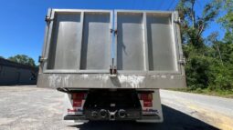 
										2019 Isuzu 14ft landscaper dump truck full									