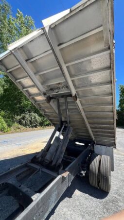 
										2019 Isuzu 14ft landscaper dump truck full									