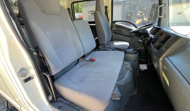 
								2019 Isuzu 14ft landscaper dump truck full									