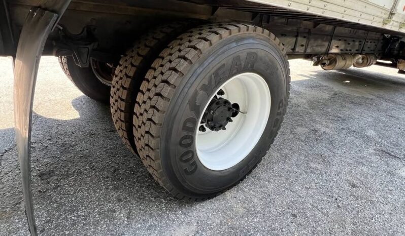 
								2023 Freightliner 26ft moving box truck side door liftgate full									