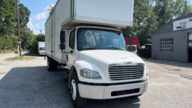 2023 Freightliner 26ft moving box truck side door liftgate