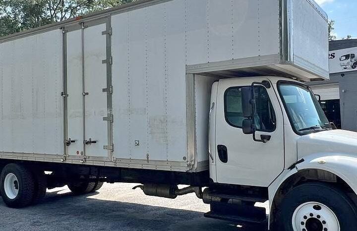 
								2023 Freightliner 26ft moving box truck side door liftgate full									