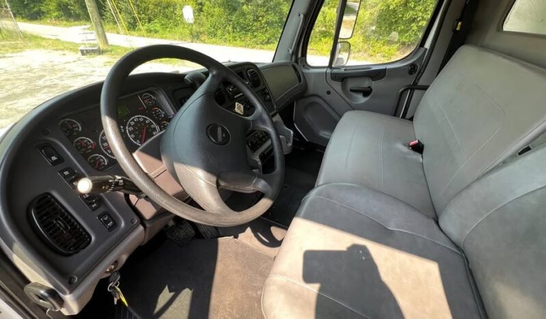 
								2023 Freightliner 26ft moving box truck side door liftgate full									