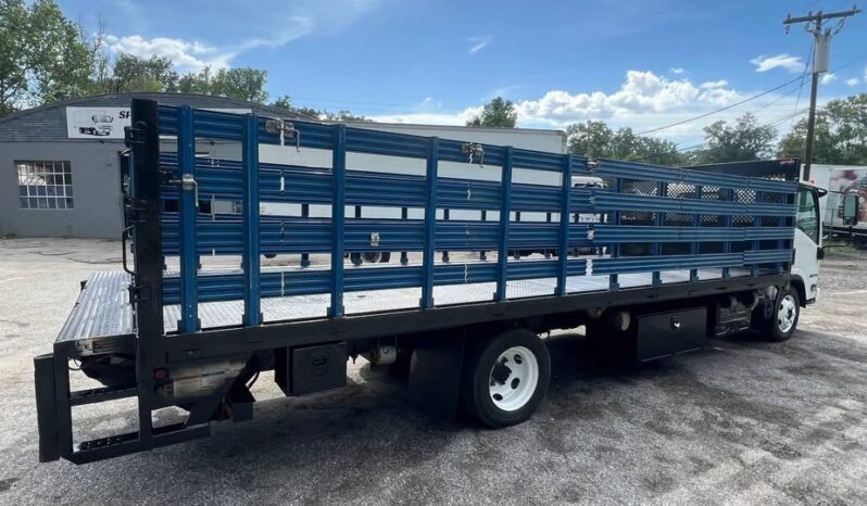 
								2017 Isuzu NRR 24ft flatbed stake body truck w/liftgate full									