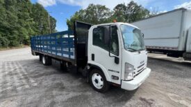 2017 Isuzu NRR 24ft flatbed stake body truck w/liftgate