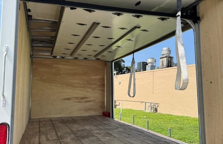 
								2025 Chevrolet 4500 lcf 18ft box truck side roll up door w/liftgate full									
