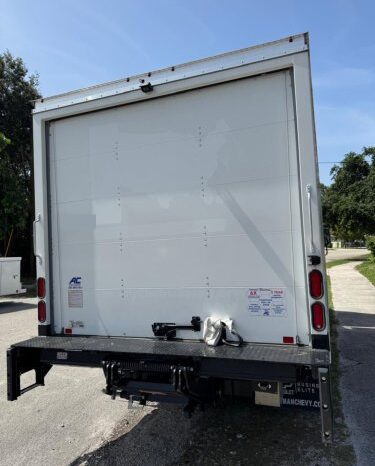 
								2025 Chevrolet 4500 lcf 18ft box truck side roll up door w/liftgate full									