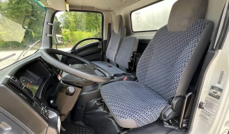 
								2024 Isuzu 16 ft box truck w/liftgate full									