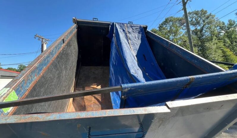 
								2018 Isuzu npr hd 12ft metal scrap dump truck full									