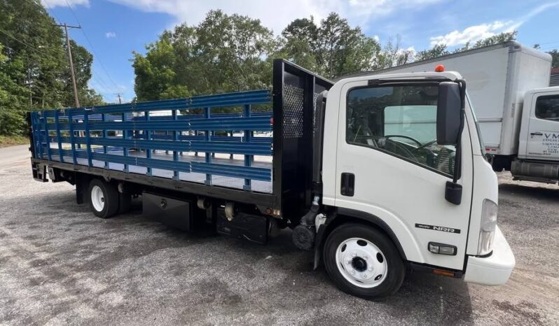 
								2017 Isuzu NRR 24ft flatbed stake body truck w/liftgate full									