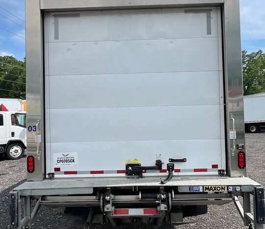 
								2022 Isuzu 16ft refrigerated van w/liftgate THERMOKING full									