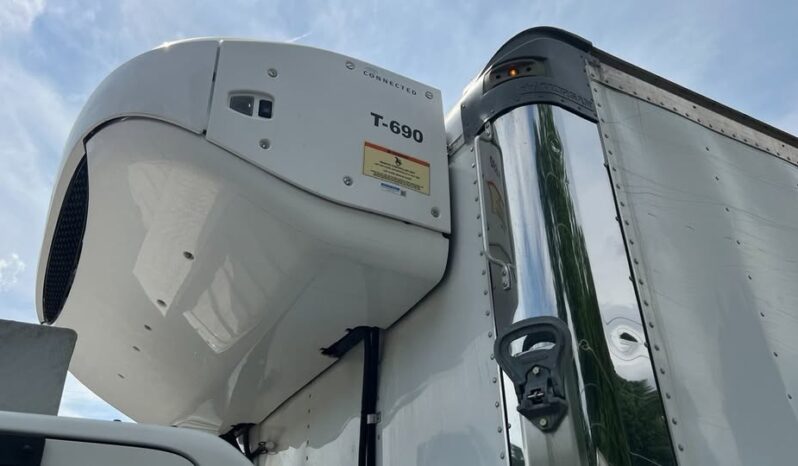 
								2022 Isuzu 16ft refrigerated van w/liftgate THERMOKING full									