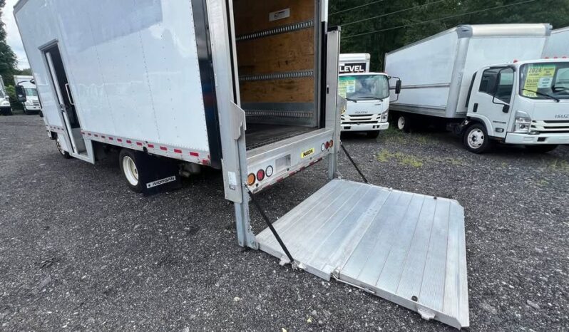 
								2022 Isuzu NPR HD 20ft box truck side door w/liftgate full									
