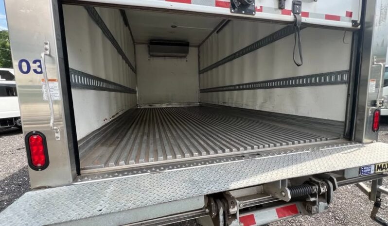 
								2022 Isuzu 16ft refrigerated van w/liftgate THERMOKING full									