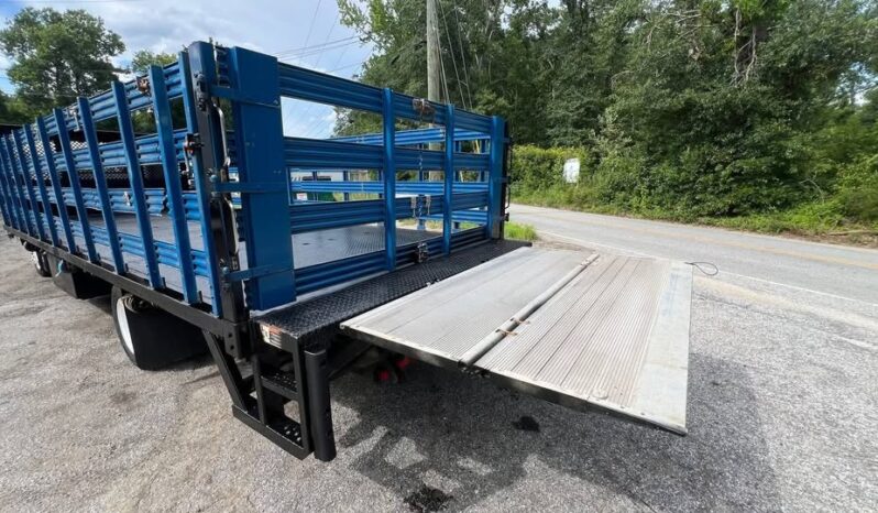 
								2017 Isuzu NRR 24ft flatbed stake body truck w/liftgate full									