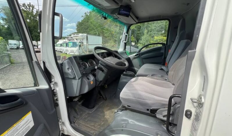 
								2017 Isuzu NRR 24ft flatbed stake body truck w/liftgate full									