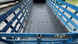 
										2017 Isuzu NRR 24ft flatbed stake body truck w/liftgate full									