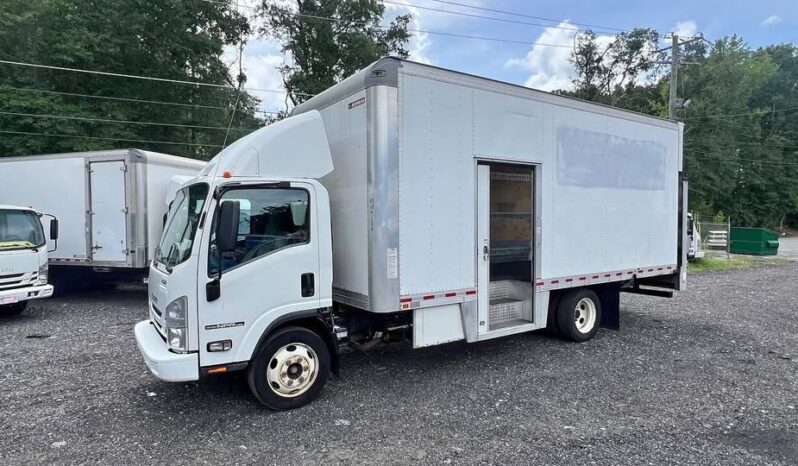 
								2022 Isuzu NPR HD 20ft box truck side door w/liftgate full									